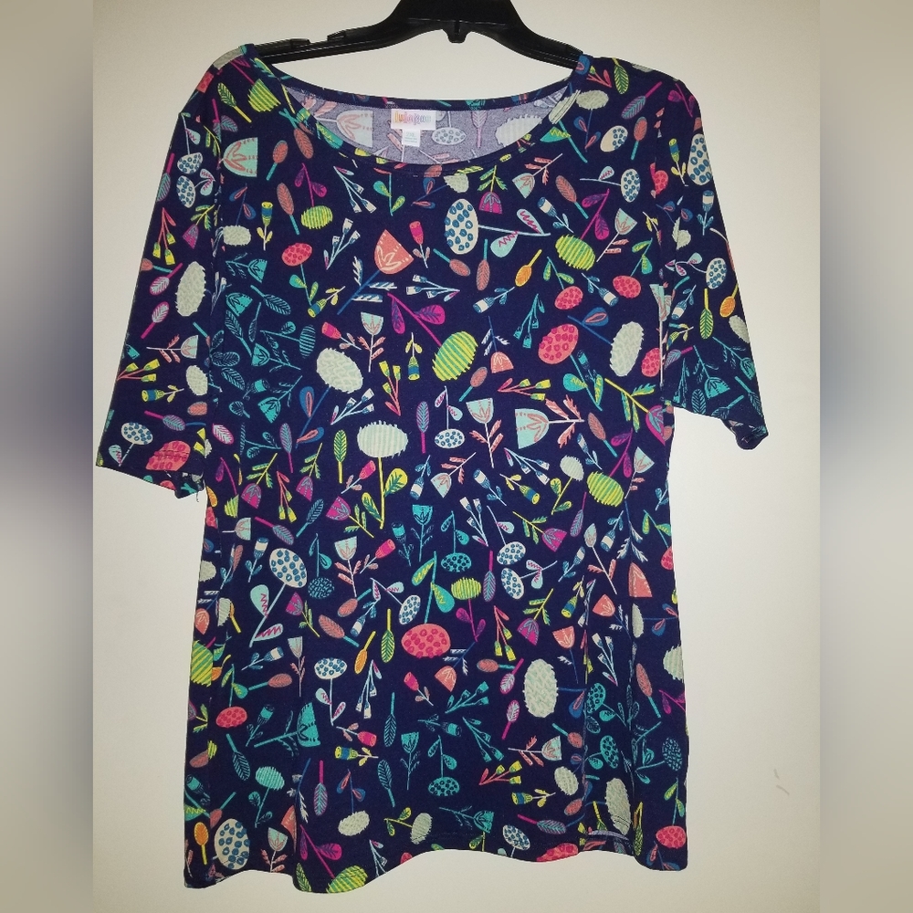 Really fun print Lularoe shirt NWOT